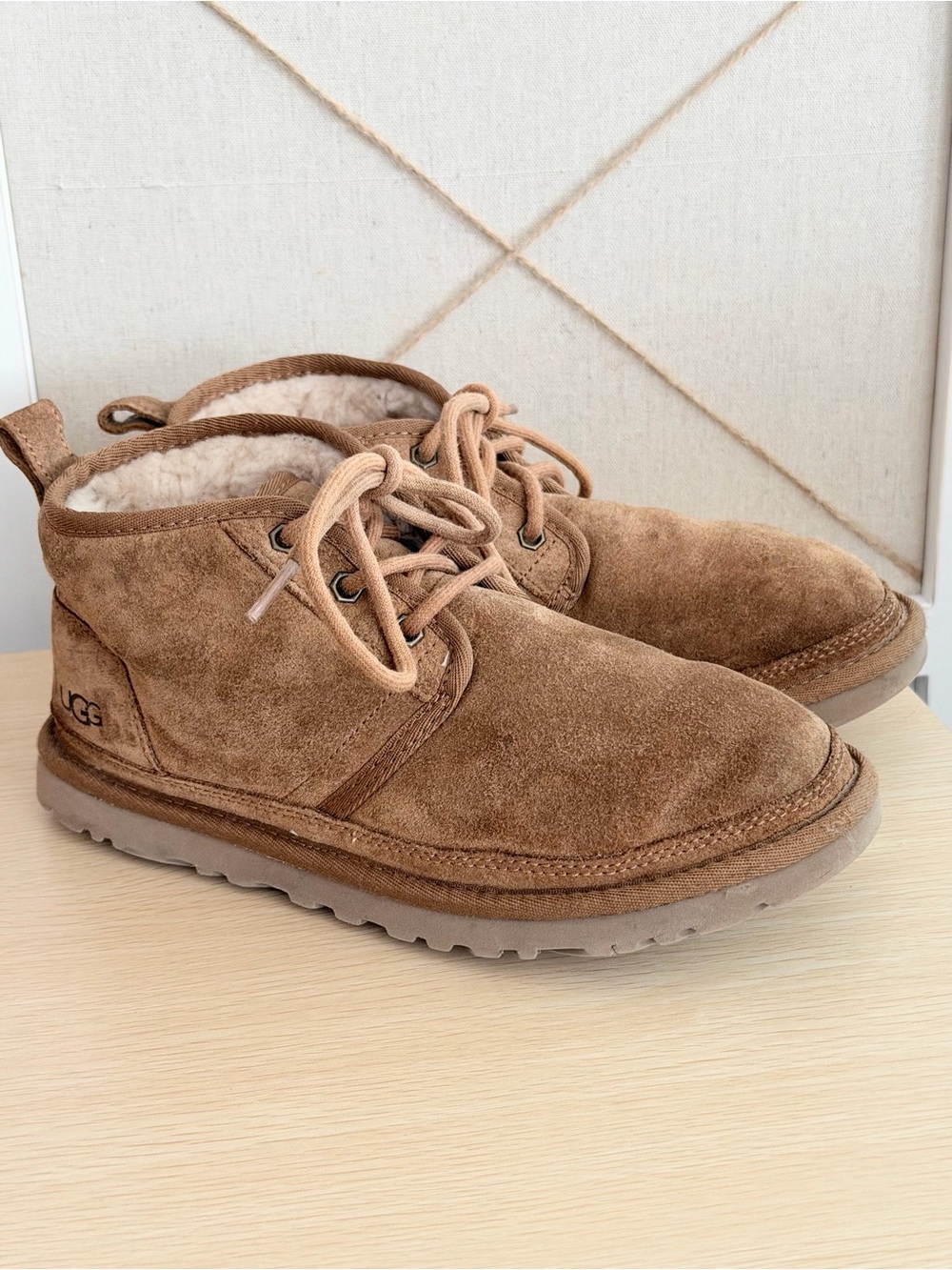 UGG Women’s Chestnut Suede Shearling Lined Chukka Ankle Boots Lace Up Size 7